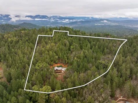 696 Yearly Way Grants Pass OR 97527