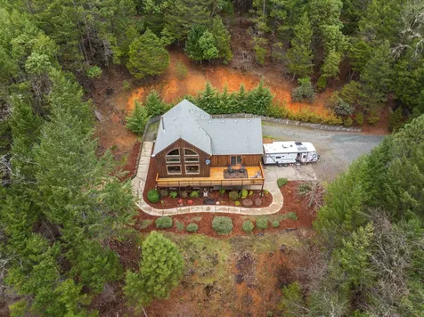 696 Yearly Way Grants Pass OR 97527