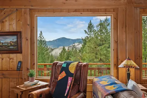 696 Yearly Way Grants Pass OR 97527