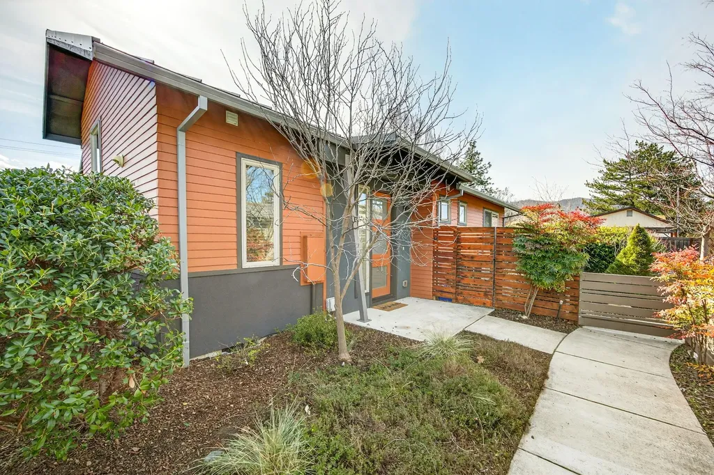 98 Dunn Circle Ashland OR 97520