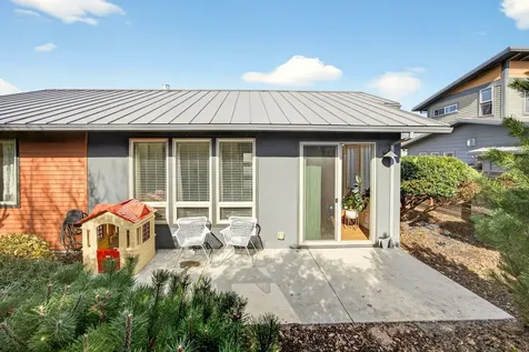 98 Dunn Circle Ashland OR 97520
