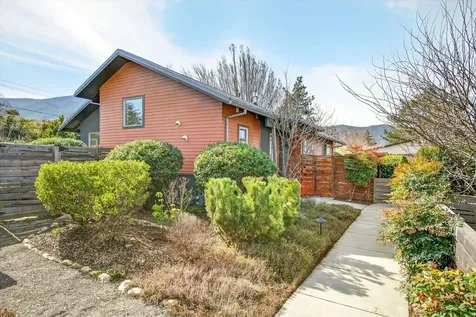 98 Dunn Circle Ashland OR 97520