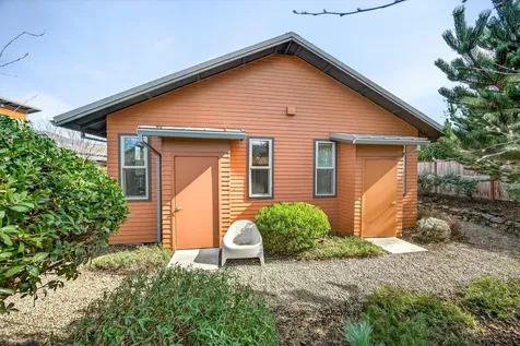 98 Dunn Circle Ashland OR 97520