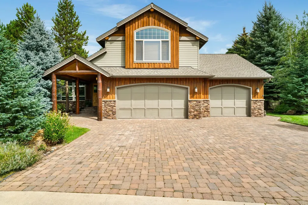19407 Charleswood Lane Bend OR 97702