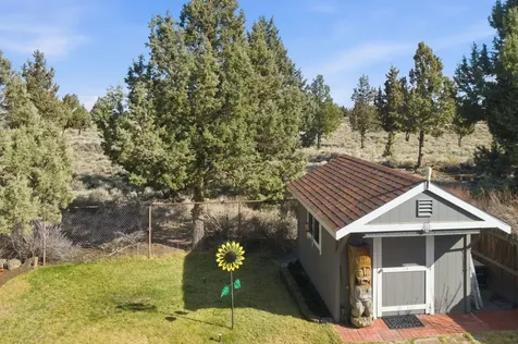 1152 NE Locksley Drive Bend OR 97701