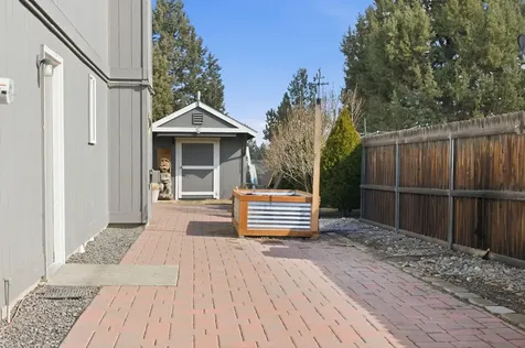 1152 NE Locksley Drive Bend OR 97701