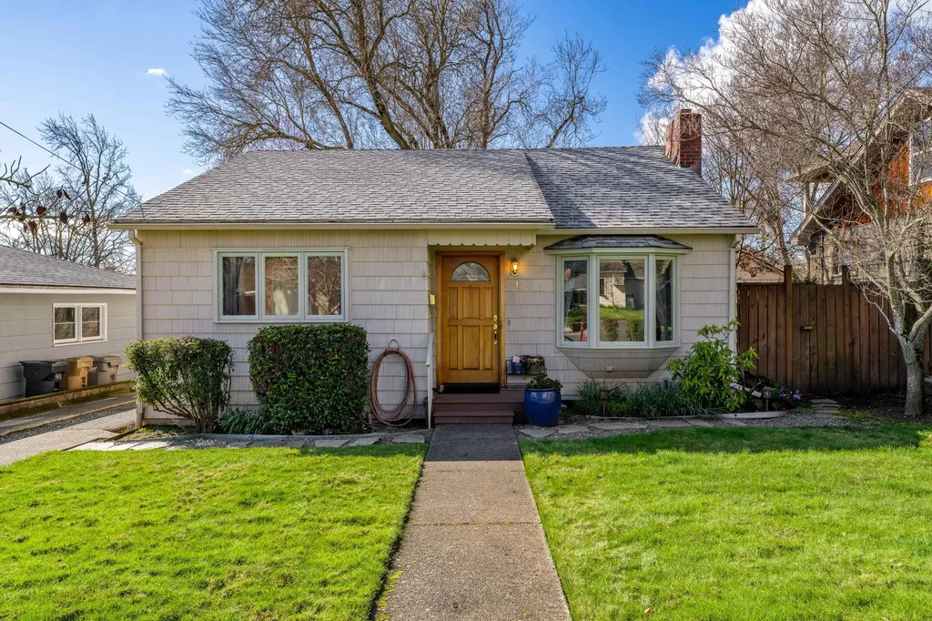 414 NE 11th Street Grants Pass OR 97526