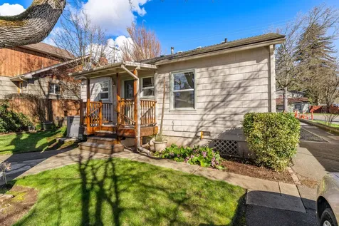 414 NE 11th Street Grants Pass OR 97526