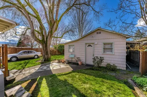 414 NE 11th Street Grants Pass OR 97526