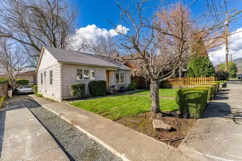 414 NE 11th Street Grants Pass OR 97526