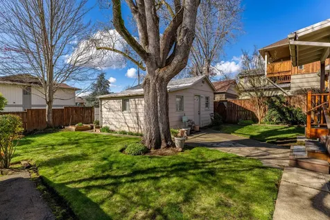 414 NE 11th Street Grants Pass OR 97526