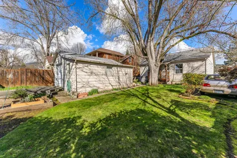 414 NE 11th Street Grants Pass OR 97526