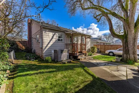 414 NE 11th Street Grants Pass OR 97526