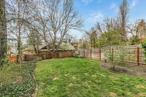101 Kensington Square Medford OR 97504