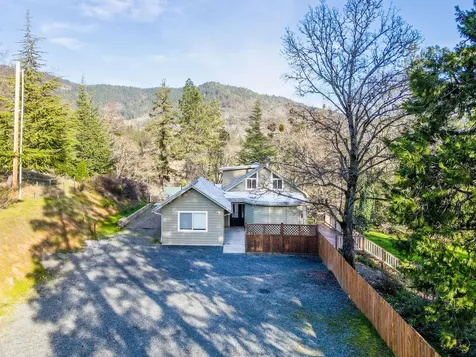 588 NW Scenic Drive Grants Pass OR 97526