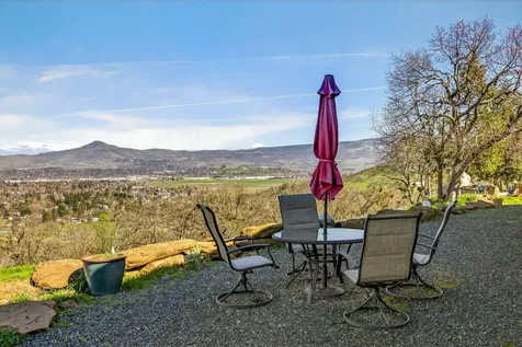 1873 Sundial Drive Medford OR 97501