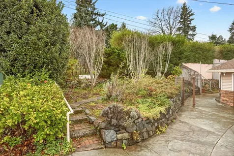 1059 Terra Avenue Ashland OR 97520