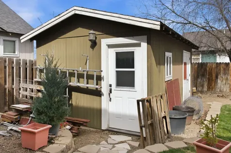 3433 SW Kalama Avenue Redmond OR 97756