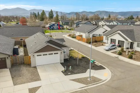 305 Moody Lane Medford OR 97501