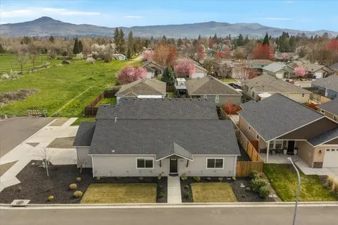 305 Moody Lane Medford OR 97501