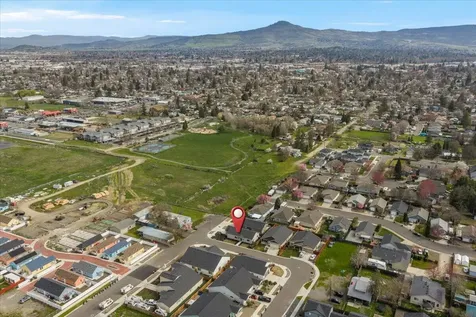 305 Moody Lane Medford OR 97501