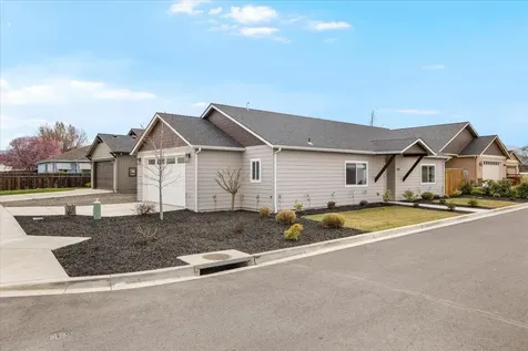 305 Moody Lane Medford OR 97501