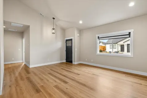 305 Moody Lane Medford OR 97501
