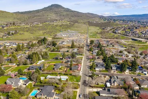 3363 Lone Pine Road Medford OR 97504