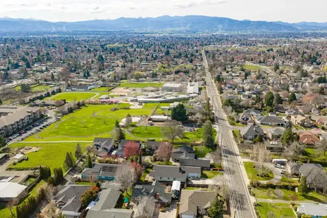 3363 Lone Pine Road Medford OR 97504