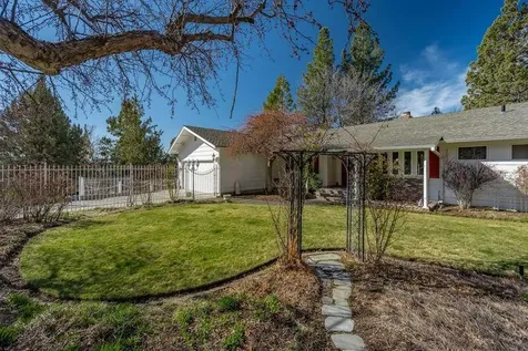 2101 NW Cascade View Drive Bend OR 97703
