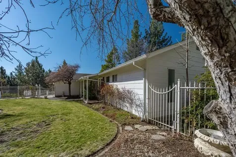 2101 NW Cascade View Drive Bend OR 97703