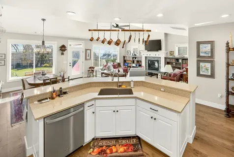 4084 Crystal Springs Drive Medford OR 97504