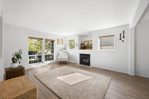 1733 SW 21st Redmond OR 97756