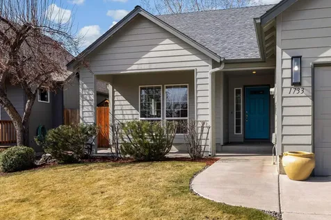 1733 SW 21st Redmond OR 97756