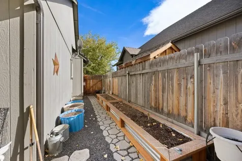 1733 SW 21st Redmond OR 97756
