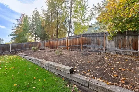 1733 SW 21st Redmond OR 97756