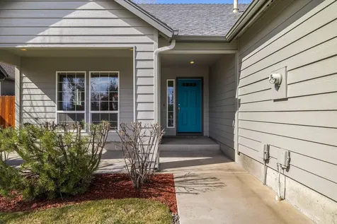 1733 SW 21st Redmond OR 97756