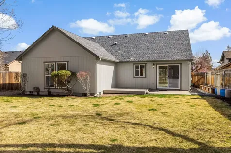 1733 SW 21st Redmond OR 97756