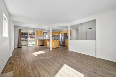 1733 SW 21st Redmond OR 97756