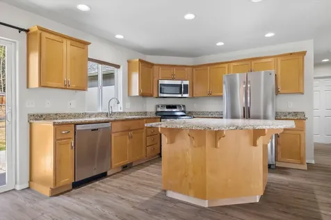 1733 SW 21st Redmond OR 97756