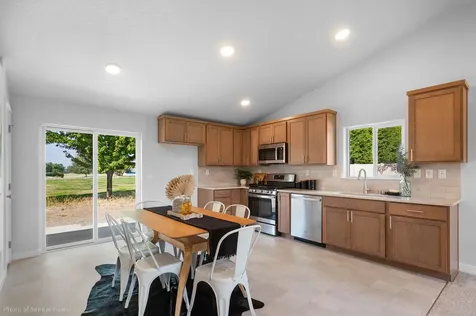3718 Luchu Street Medford OR 97504