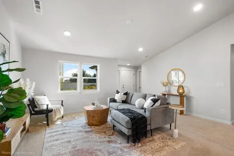 3718 Luchu Street Medford OR 97504