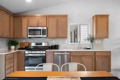 3718 Luchu Street Medford OR 97504