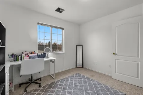 2545 NE 7th Lane Redmond OR 97756