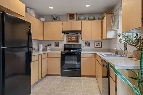 412 N Desert Rose Loop Sisters OR 97759