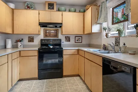 412 N Desert Rose Loop Sisters OR 97759