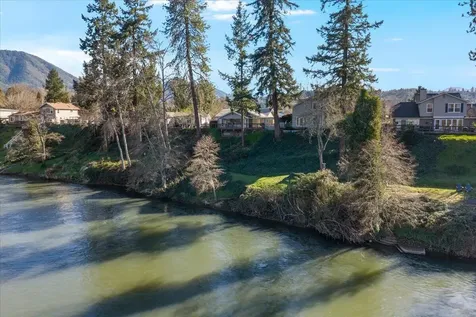 1088 E Park Street Grants Pass OR 97527