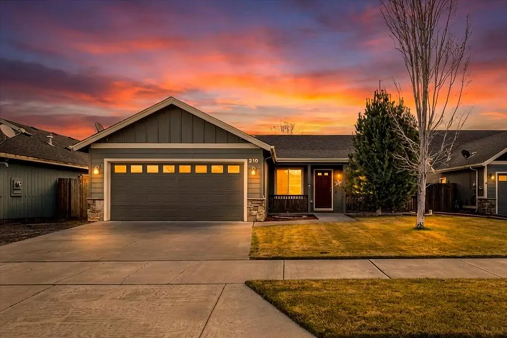210 NW 27th Court Redmond OR 97756