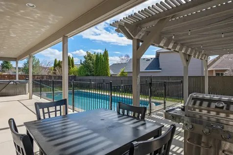 936 Arrowhead Trail Eagle Point OR 97524