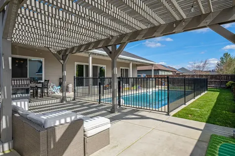 936 Arrowhead Trail Eagle Point OR 97524